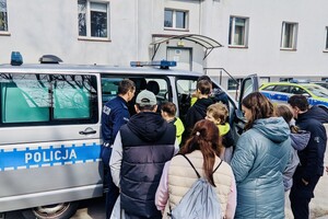 Pokaz policyjnego radiowozu