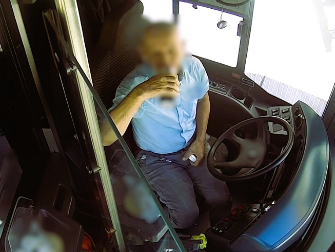 Pił za kierownicą autobusu miejskiego wioząc pasażerów