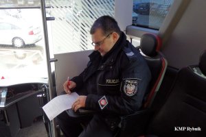 Zbiórka krwi przed rybnicką komendą policji