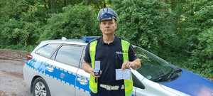 Policjant ruchu drogowego odznaczony odznaką „Honorowy Dawca Krwi – Zasłużony dla Zdrowia Narodu”.
