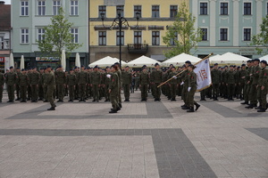 Na zdjęciu klasy mundurowe, ślubowanie na rynku w Rybniku.