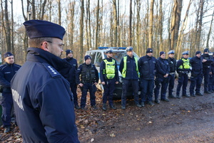 Na zdjęciu Zastępca Komendanta rybnickiej jednostki podczas odprawy do służby.