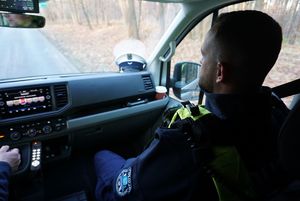 Na zdjęciu policjant ruchu drogowego.