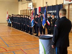 Na zdjęciu młodszy inspektor Krzysztof Piontek na uroczystym otwarciu podczas Ślubowania kadetów w Zespole Szkół numer 5 w Rybniku.