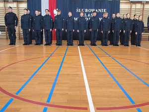 Na zdjęciu młodzi kadeci - uroczyste ślubowanie.