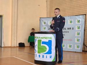 Na zdjęciu Komendant podczas przemówienia.