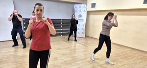 Na zdjęciu uczestnicy kursu samoobrony, który odbył się w Fundacji Elektrowni Rybnik.