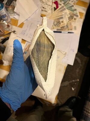 Koperta z gotówką.