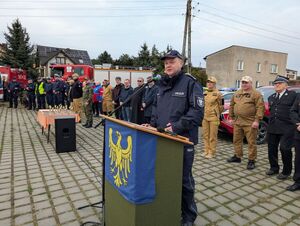 Na zdjęciu Komendant Miejski Policji w Rybniku inspektor Arkadiusz Więcek podczas przemówienia.