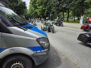 Radiowóz przy motocyklach