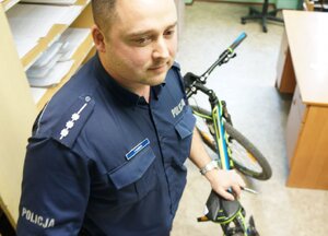 dzielnicowy i odzyskany rower