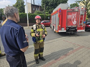 na zdjęciu komendant i dowódca akcji strażak