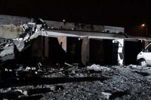 Zdjęcie z miejsca wybuchu gazu w Sosnowcu. Zniszczone garaże po eksplozji.