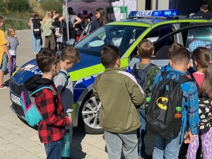 Piknik ratowniczy z udziałem sosnowieckich policjantów oraz Pierwszego Zastępcy Komendanta Wojewódzkiego Policji w Katowicach insp. Artura Bednarka.