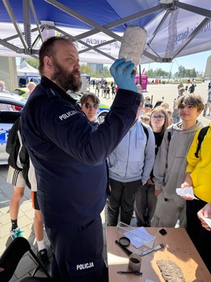 Piknik ratowniczy z udziałem sosnowieckich policjantów oraz Pierwszego Zastępcy Komendanta Wojewódzkiego Policji w Katowicach insp. Artura Bednarka.