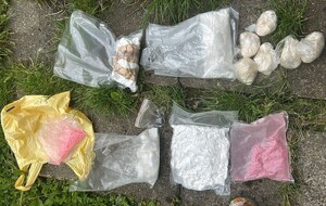 Zabezpieczone substancje w woreczkach.