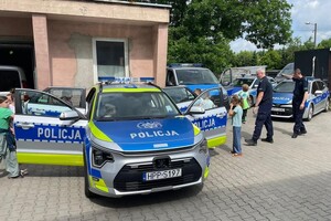 Radiowozy i dzieci.