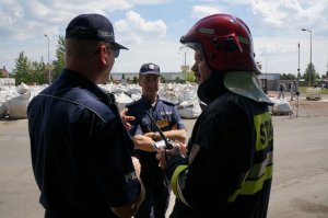 Wspólne ćwiczenia dowódczo - sztabowe świętochłowickiej Policji i Straży Pożarnej. zdj 9