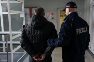 Zatrzymany 37-latek. Podejrzany o czynną napaść na policjantów.