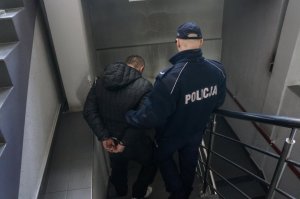 Zatrzymany 37-latek. Podejrzany o czynną napaść na policjantów.