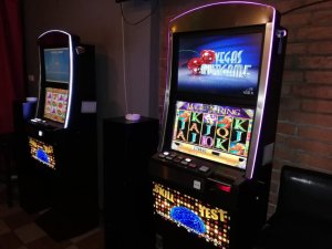 zabezpieczone automaty do gier losowych na którym prowadzony był nielegalny hazard