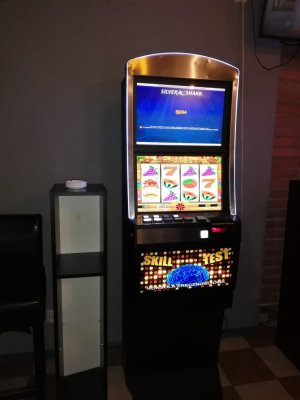 zabezpieczony automat do gier losowych na którym prowadzony był nielegalny hazard