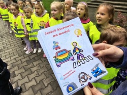 zdjęcie przedstawia laurkę dla kierowców