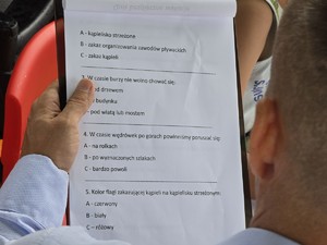 zdjęcie przedstawia kartkę z pytaniami konkursowymi
