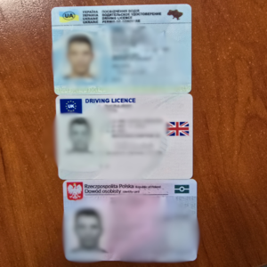 zdjęcie przedstawia dokumenty