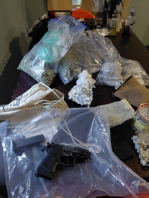 zdjęcie przedstawia przejęte narkotyki