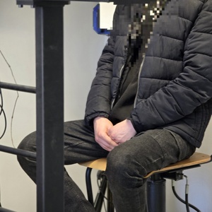 zdjęcie przedstawia czynności wykonane z zatrzymanym rodzeństwem