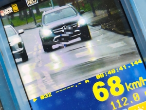 zdjęcie przedstawia obraz z radaru do mierzenia prędkości