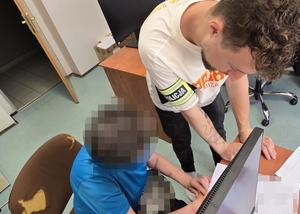 policjant i podejrzana