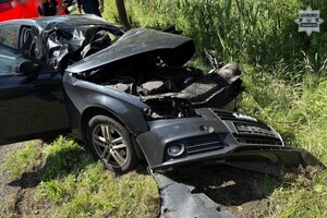 na zdjęciu rozbity samochód