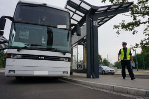 Policjanci kontrolowali autokary