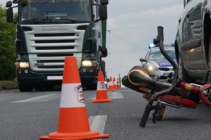 Działania profilaktyczne tyskich policjantów odbywające się pod hasłem &quot;Wyprzedzając na pasach możesz kogoś zabić!&quot;