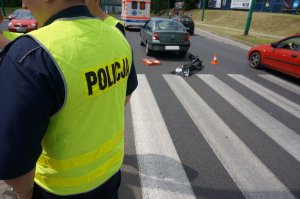 Działania profilaktyczne tyskich policjantów odbywające się pod hasłem &quot;Wyprzedzając na pasach możesz kogoś zabić!&quot;