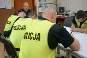 Słuchacze Szkoły Policji w Katowicach podczas praktyk w KMP Tychy