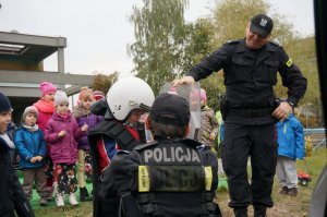 Tyscy policjanci z wizytą w przedszkolu