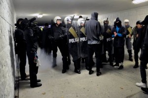 Tyscy policjanci wzięli udział w zdjęciach do filmu &quot;Cofnąć czas na Karskiego&quot;