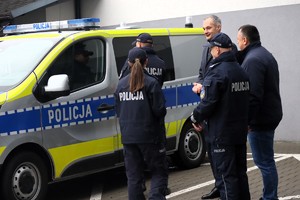 Na zdjęciu nowy radiowóz Renault Trafic