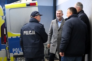 Na zdjęciu nowy radiowóz Renault Trafic