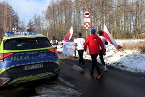 Policyjny radiowóz podczas zabezpieczenia VI edycji Biegu Pamięci ze Światłem Pokoju