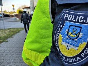 Na zdjęciu naszywka na mundurze z nazwą Komendy Miejskiej Policji w Tychach