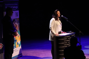 kolorowe zdjęcie Iwony Dańczury – Dyrektor Miejskiego Centrum Oświaty w Tychach podczas przemówienia