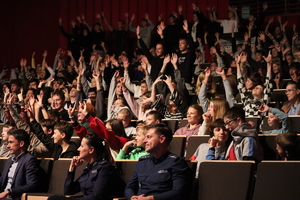 kolorowe zdjęcie publiczności