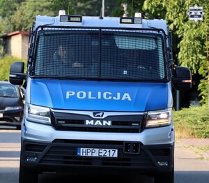 Oznakowany radiowóz Policji.