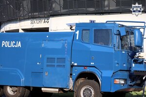 Specjalistyczny radiowóz Policji, tak zwana Armata Wodna.