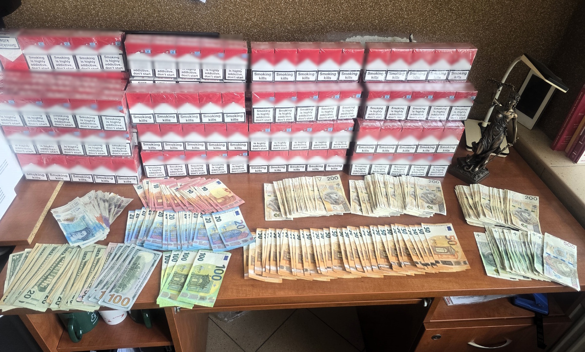 Nielegalne papierosy warte ponad 200 tysięcy złotych. 50-latek zatrzymany przez tyskich policjantów