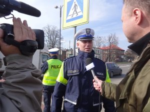 Działania zabrzańskiej drogówki z Kabaretem Młodych Panów w ramach kampanii społecznej &quot;Bądź uprzejmy&quot;